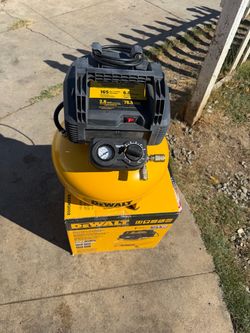 DEWALT 6 gal. 165 PSI Portable Electric Pancake Air Compressor