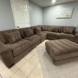 FREE DELIVERY AND INSTALLATION - 🚚 Brand New in Box 📦 Brown 7 Pieces Modular Set