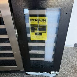 15" High Efficiency Single Zone Wine Cellar - Smooth Black Frame Glass Door - Right Hinge