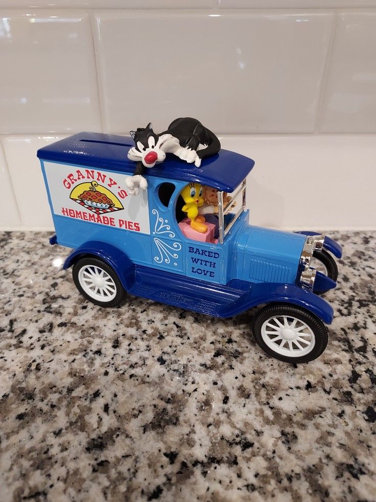 Warner Bros Ertl Tweety Sylvester Granny 1923 Die-Cast Metal Chevy Delivery Truck - COA