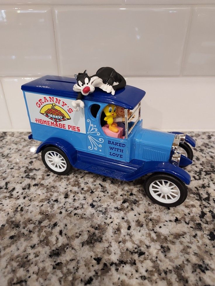 Warner Bros Ertl Tweety Sylvester Granny 1923 Die-Cast Metal Chevy Delivery Truck - COA