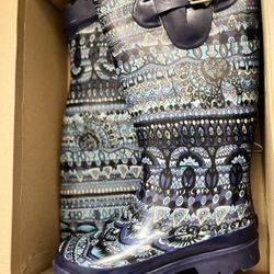 Women’s Shoes Sakroots Rain Boots Size 6