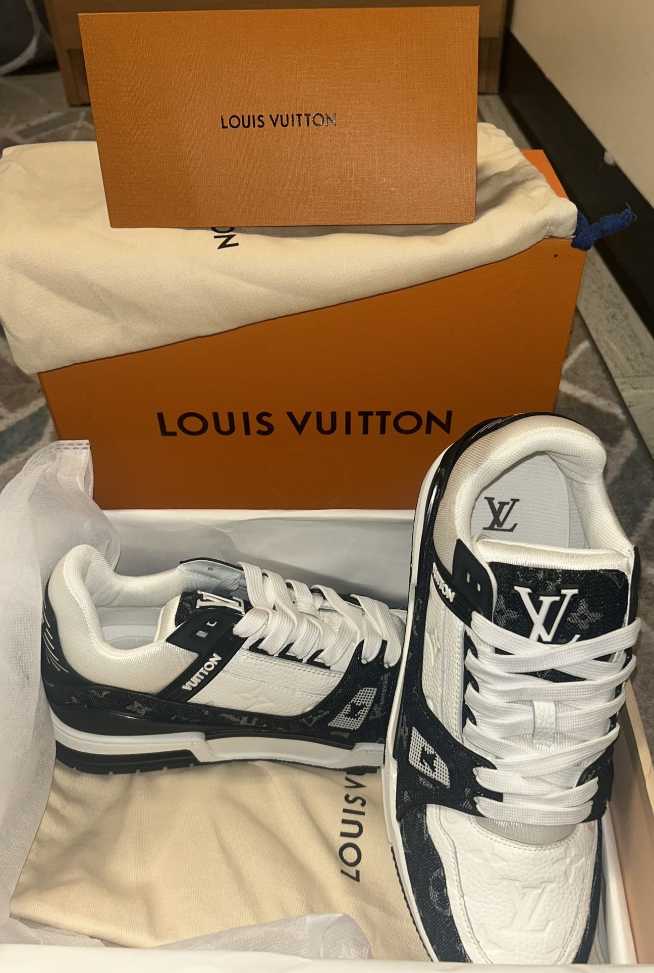 Louis Vuitton Trainers Sneakers Black & White