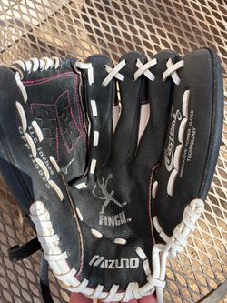 Mizuno Prospect Finch Series Youth Fastpitch Softball Glove 11.5" (RHT) (GPP1155) for girls