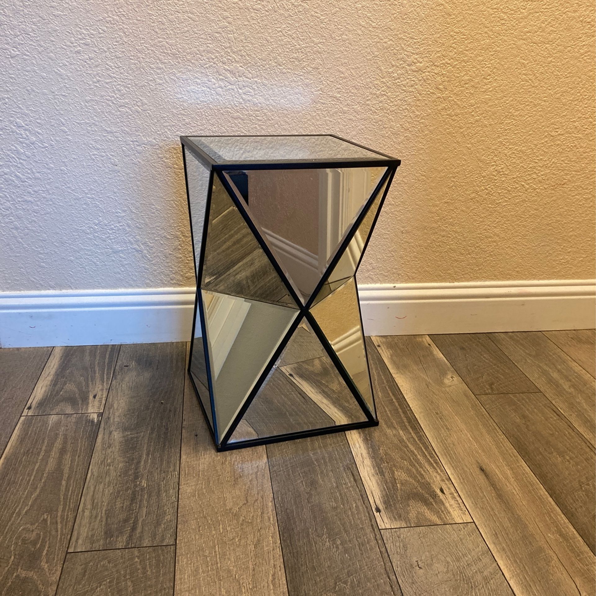MADISON Park Small Mirror Table,black Outlines