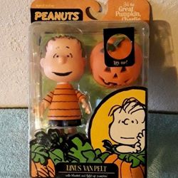 PEANUTS LINUS VAN PELT Actions  figure 