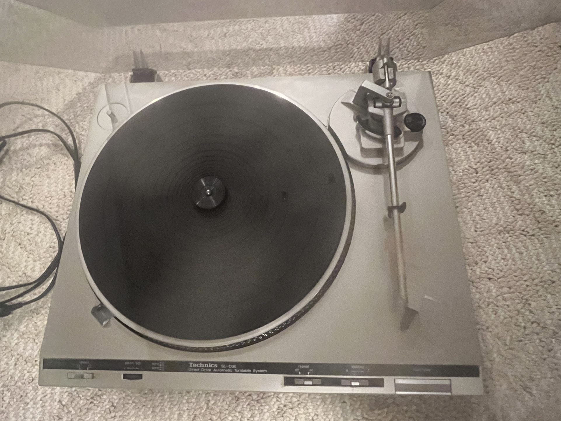 Vintage Technics SL-D30 Direct Drive Automatic Turntable In good working condition 