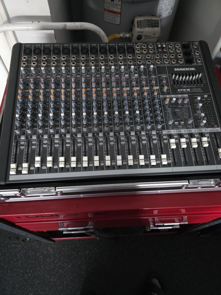 Mackie Mixer