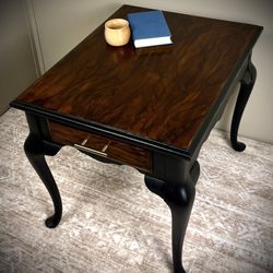 Bassett Solid Wood End Table – Refinished, Black Base & Figured Top