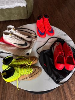Soccer shoes