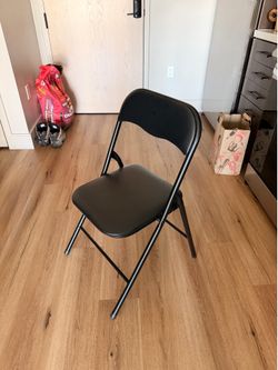 black folding chair