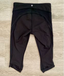 Lululemon Size 6 — Stop At Nothing Crop Leggings in the Pixie Black Athletic Capris Yoga Pants