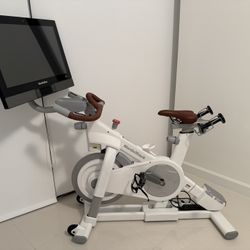 NordicTrack S27i Studio Bike - Like New