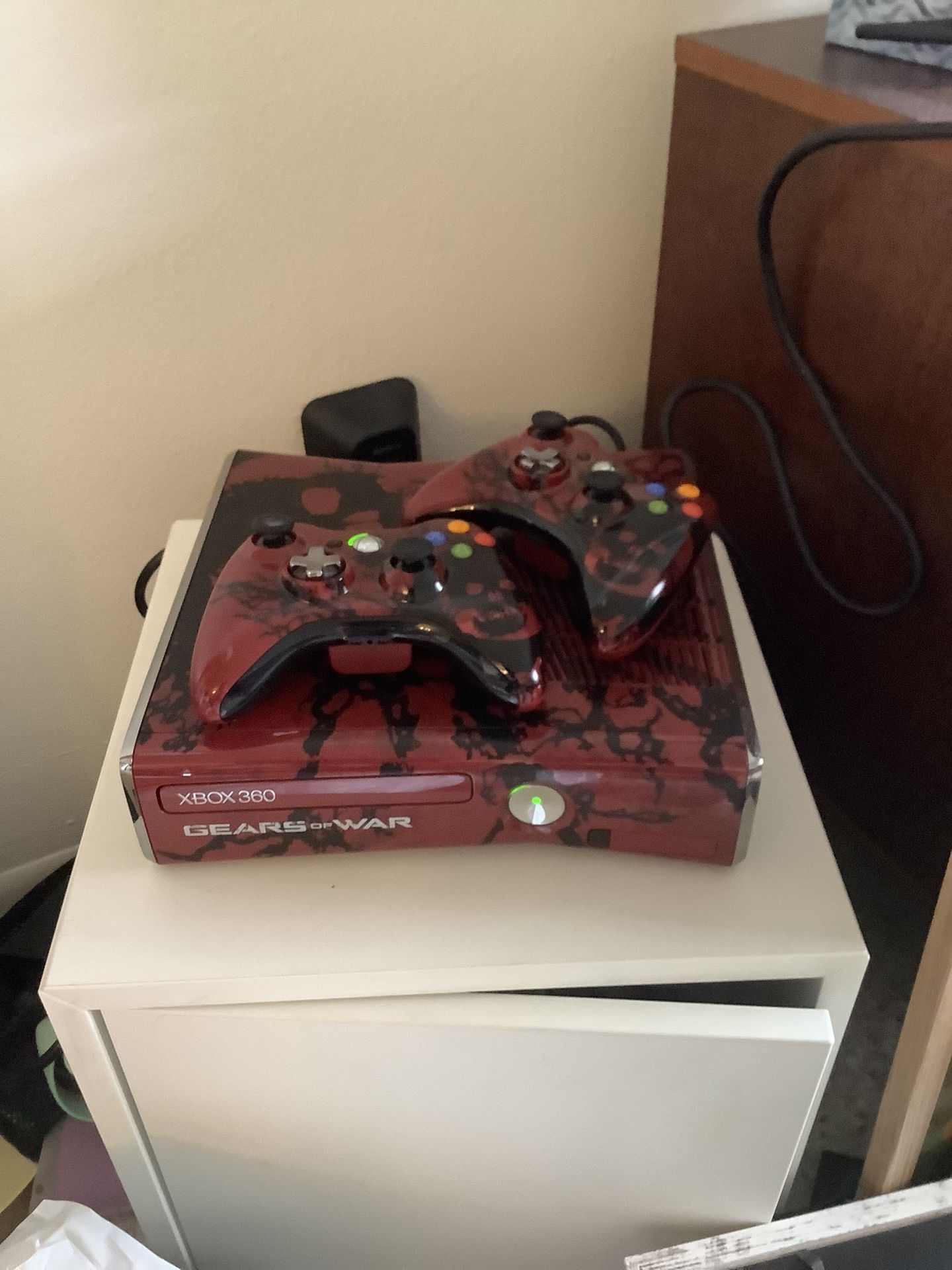 XBox 360 - Gears of War console, 2 controllers, 9 games for Sale