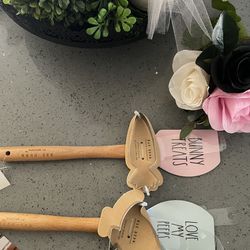 Rae Dunn Spatula & Cookie cutter Set