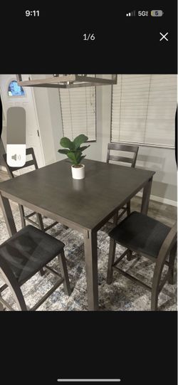 USED GRAY BRIDSON COUNTER HEIGHT DINING TABLE AND 4 BAR STOOLS