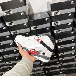 Jordan Retro 8 Bugs Bunny 8-13