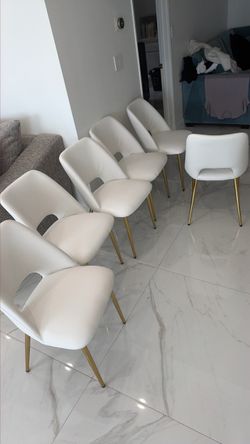 6 BRAND NEW CHAIRS WHITE FOR ONLY $300