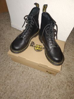Doc Martens Black Nappa Boots Sz. 8