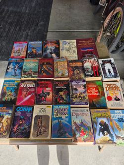 Lot of Vintage Sci-Fi Fantasy Paperback Books