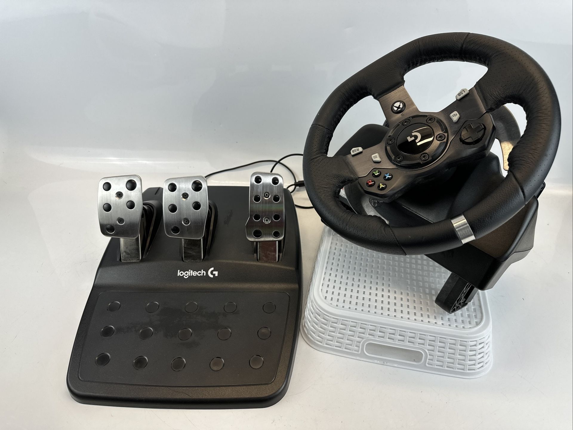 Logitech G920 Driving Force Racing Wheel - For Xbox One and PC ((contact info removed)21)