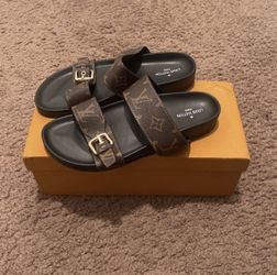 Louis Vuitton Sandals Size 40 for Sale in Pompano Beach, FL - OfferUp