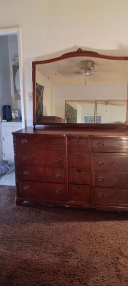 Vintage Thomasville solid wood bedroom set-dresser with mirror and chest