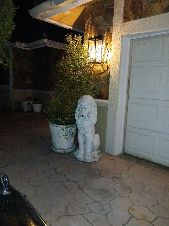 Two Concreat Lian Statues With Two Planters