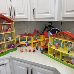 Peppa Pug Doll House
