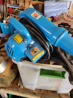 Cadillac vacuums w a canister