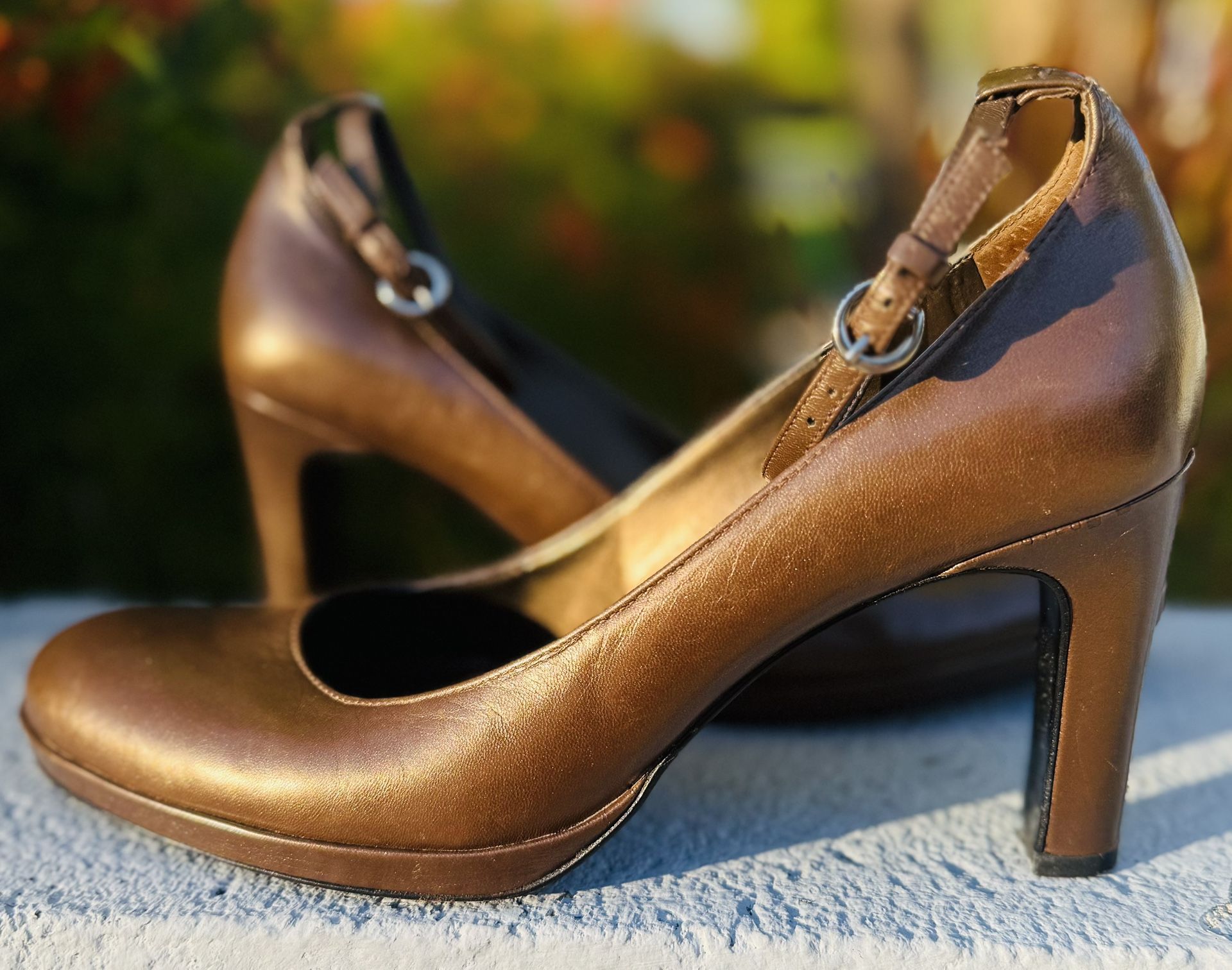 ANTONIO MELANI Women 3.5” Heels Size 8M Bronze High Ankle Strap