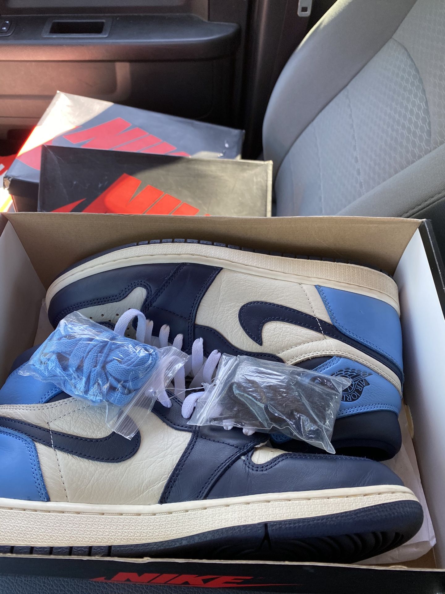 Air Jordan 1 retro obsidian