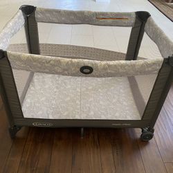 Graco Baby Bassinet