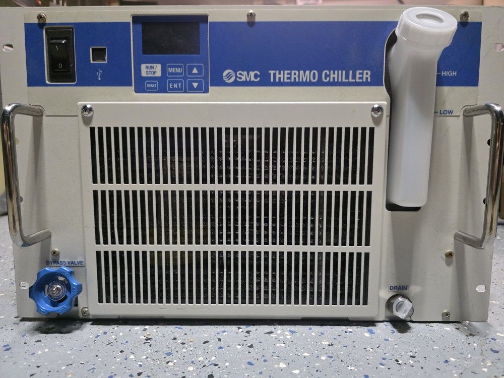 SMC Thermo Chiller HRR018-AN-10-U – Industrial Cooling Unit