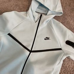 Nike Tech Size Medium 