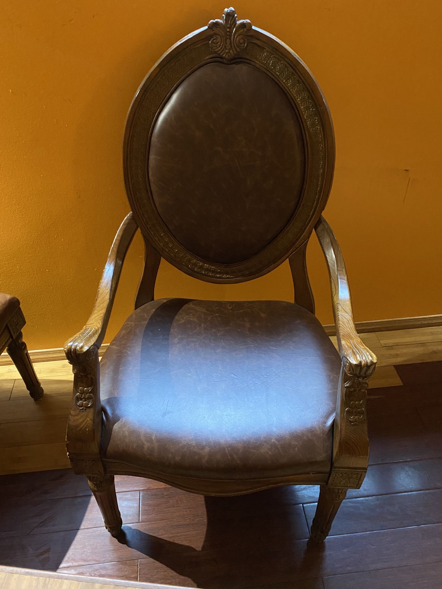Royal Chairs , 4 Of Them 100$