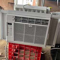 Like New Ge Air Conditioner Ac Unit 5k BTU 