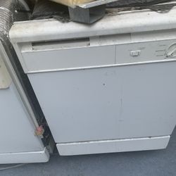 2 Dishwasher Working  25$ Each Ge And Whirlpool 