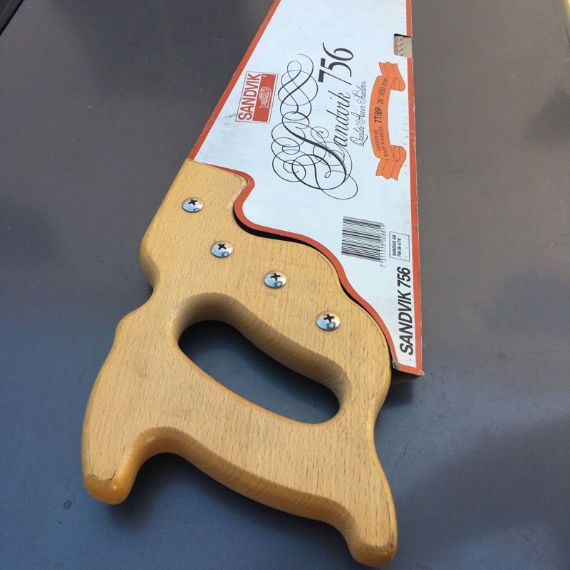HAnd saw made in Switzerland 26 inches long 650 mm cuts like butter almost new used it to cut a branch off the tree that's all