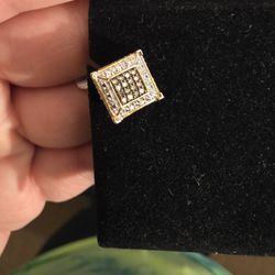 10 Kt Gold Mens  Diamond Studd Earrings 