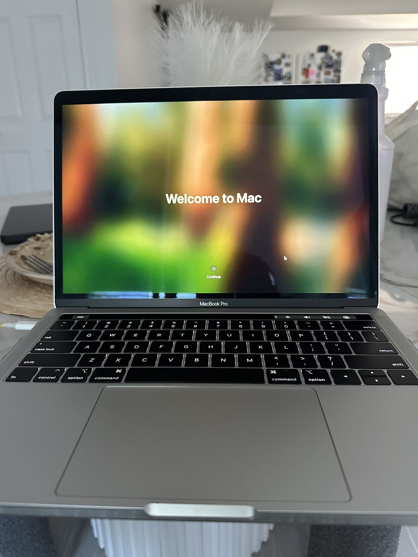 MacBook Pro 13-inch, 2019, Two Thunderbolt 3 ports