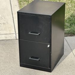 Filing Cabinet + Key