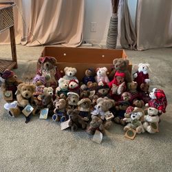 Collection Of (35) Boyd’s Bears!! $80 OBO