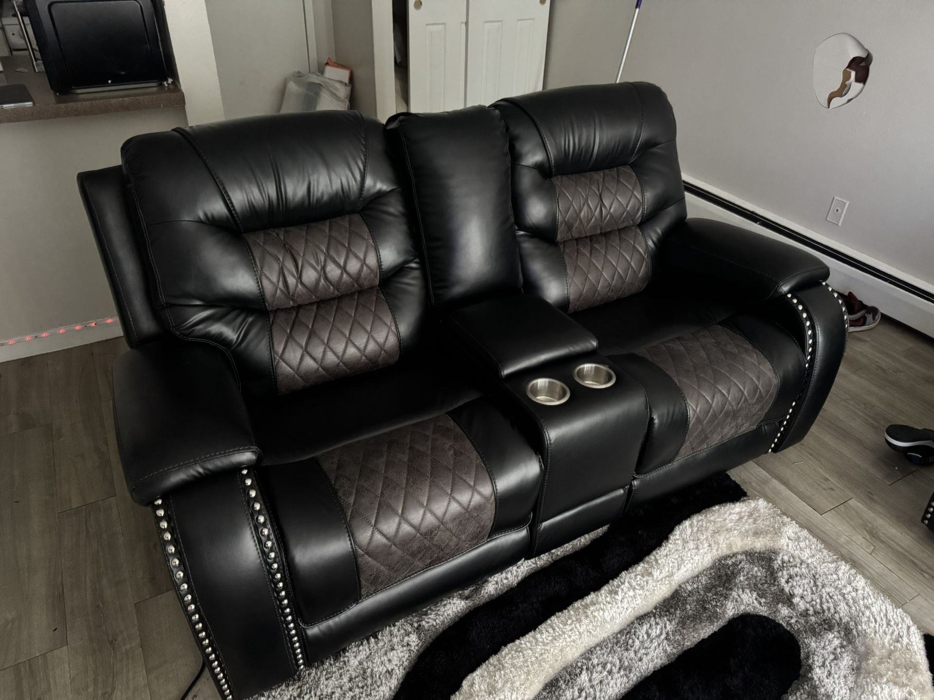 Couches With Outlets