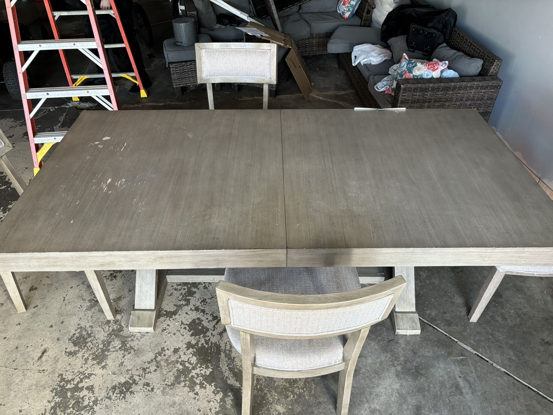 Table with 4 Chairs