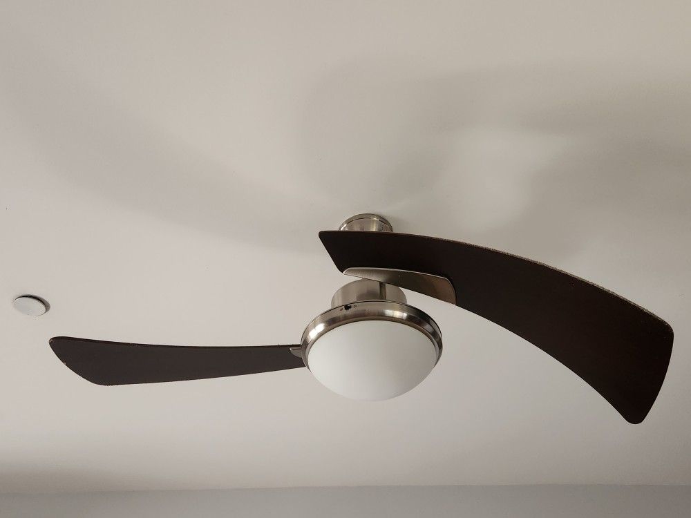 Harbor breeze platinum santa ana 48-in brushed nickel indoor ceiling fan