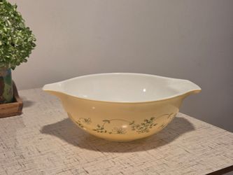 Vintage pyrex bowls
