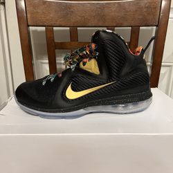 Brand new Nike lebron 9 Watch The Throne size 9.5 with Box 