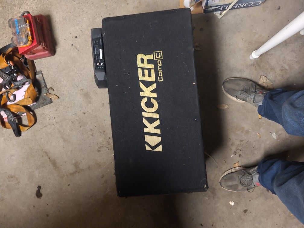 2 Speakers In Kicker Box