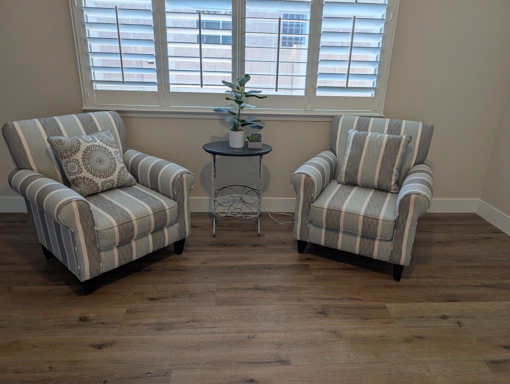 Accent chairs (2)